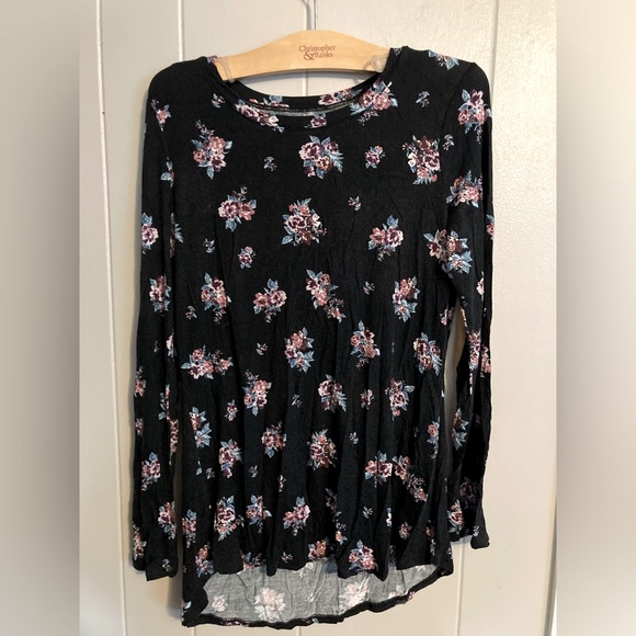 👚(bundle 4 items w/👚for $16) Pullover flowered top - Picture 3 of 8